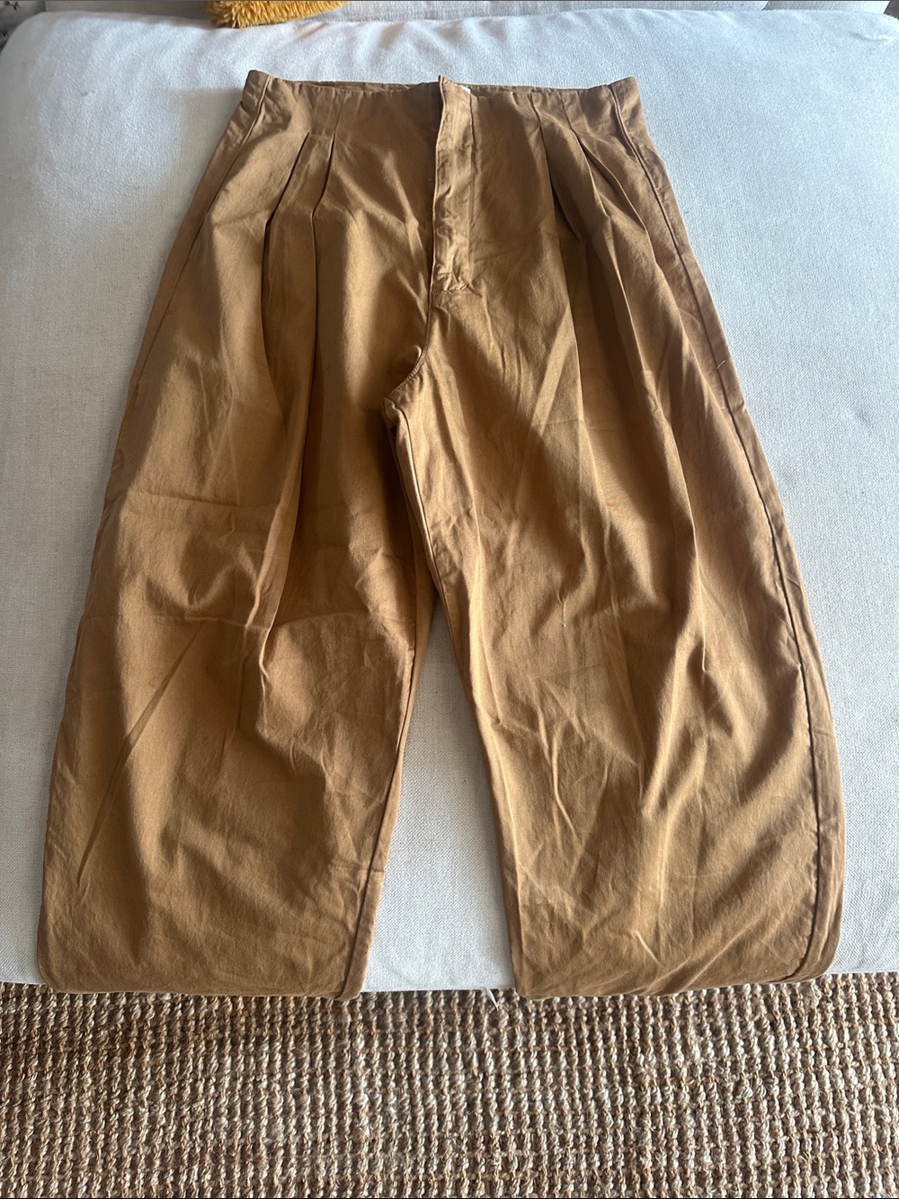 Doen 100% cotton pleated waist Pant in Camel Brown